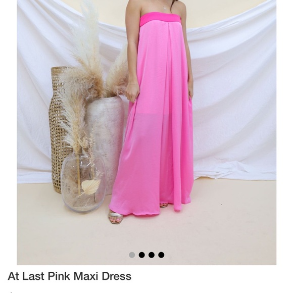 Dresses & Skirts - Strapless pink maxi dress